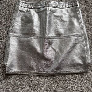 ✨ Kendall + Kylie Silver Metallic Leather Mini Skirt – US 2 – 100% Real Leather